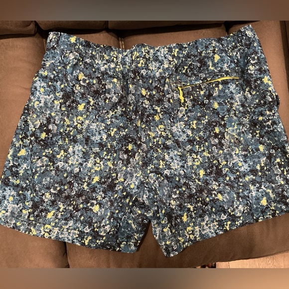 North face Blue and Yellow Patterned Men's Shorts - Picture 6 of 7